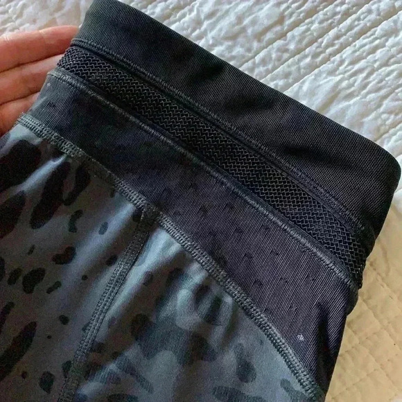 Lululemon - Picture 7 of 9